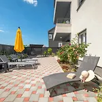 Sunny 4**** Luxury Apart With Garden In Center