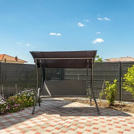 Sunny 4**** Luxury Apart With Garden In Center Apartament