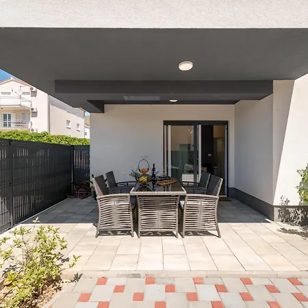 Sunny 4**** Luxury Apart With Garden In Center Apartament