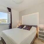 아파트 Sunny 4**** Luxury Apart With Garden In Center 트로기르