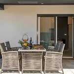 Sunny 4**** Luxury Apart With Garden In Center 트로기르