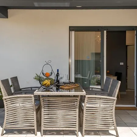 Sunny 4**** Luxury Apart With Garden In Center Trogir