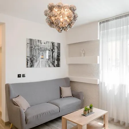Sunny 4**** Luxury Apart With Garden In Center Apartamento Trogir