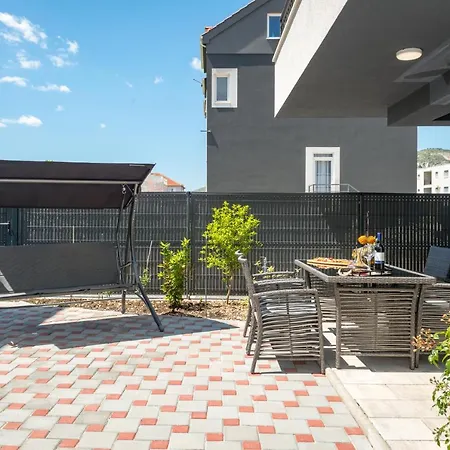 Sunny 4**** Luxury Apart With Garden In Center