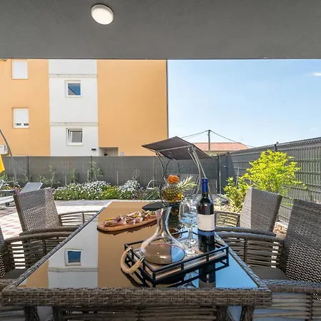 Sunny 4**** Luxury Apart With Garden In Center Trogir