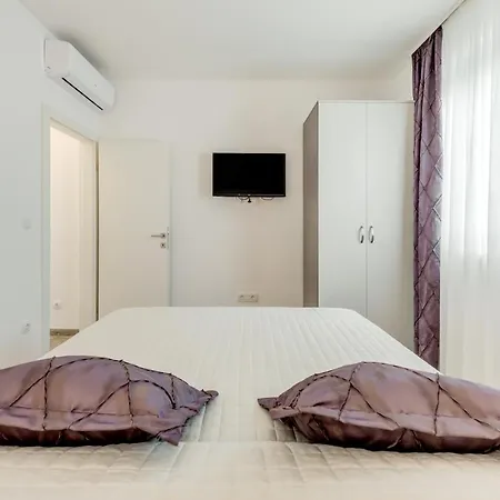 Sunny 4**** Luxury Apart With Garden In Center