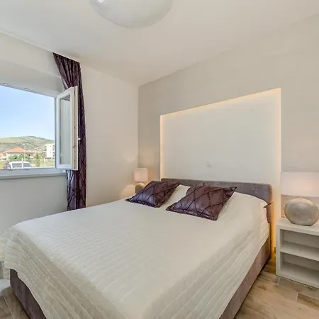 Apartment Sunny 4**** Luxury Apart With Garden In Center Trogir