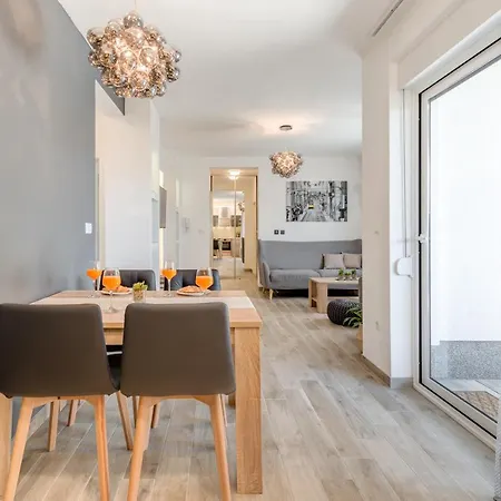 Sunny 4**** Luxury Apart With Garden In Center